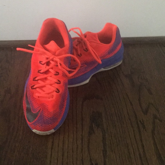 Nike basketball shoes practically never worn! - Picture 1 of 4